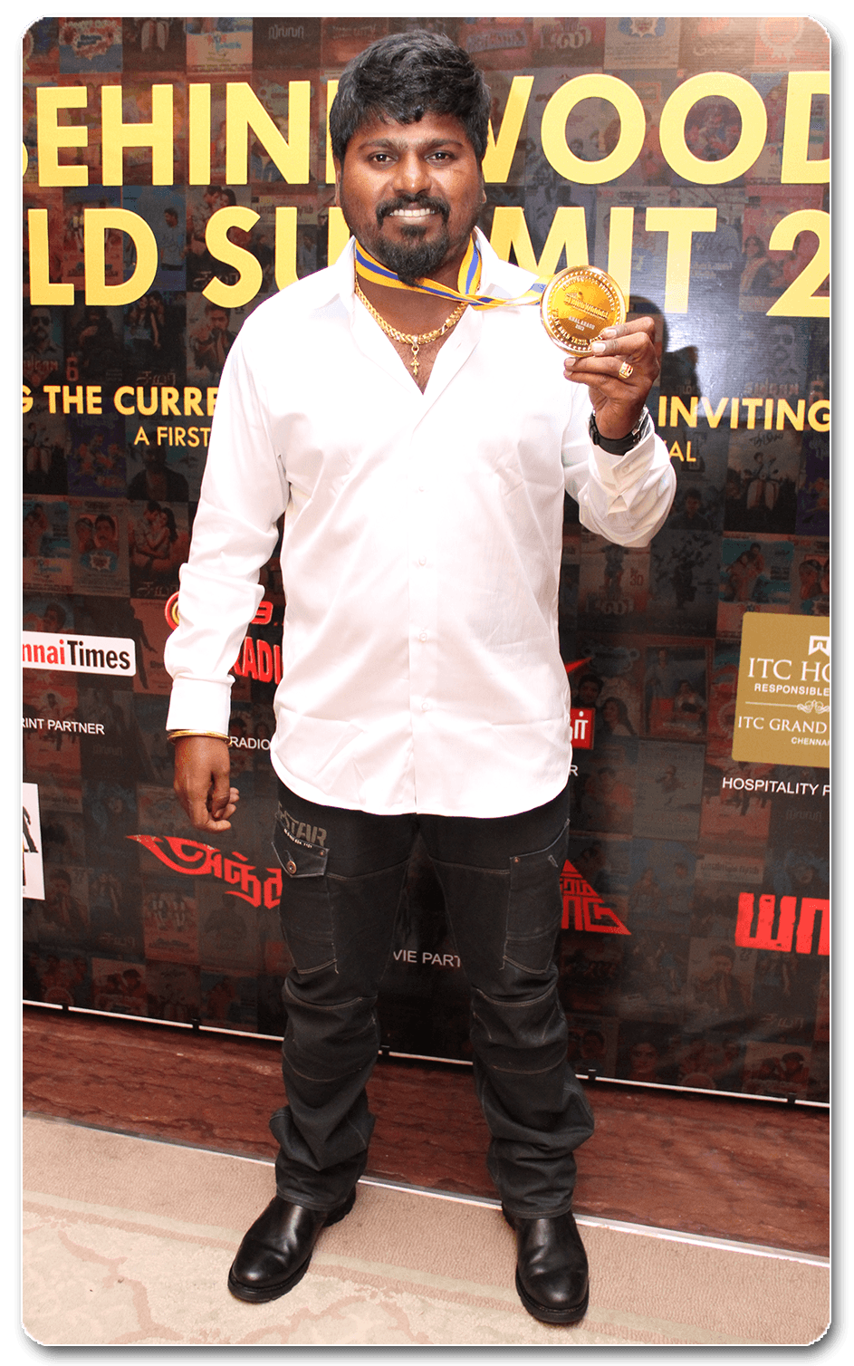 Anal Arasu AT BEHINDWOODS GOLD SUMMIT 2013 FILM AWARDS
